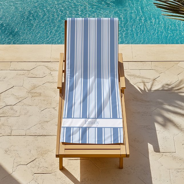 Serviette De Plage Rayure de chaise longue en bleu ciel et mer (Deckchair Stripe Light Blues Beach Towel)