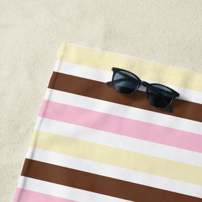 Serviette De Plage Rayures d'été Vanille Chocolat Fraise (En situation)