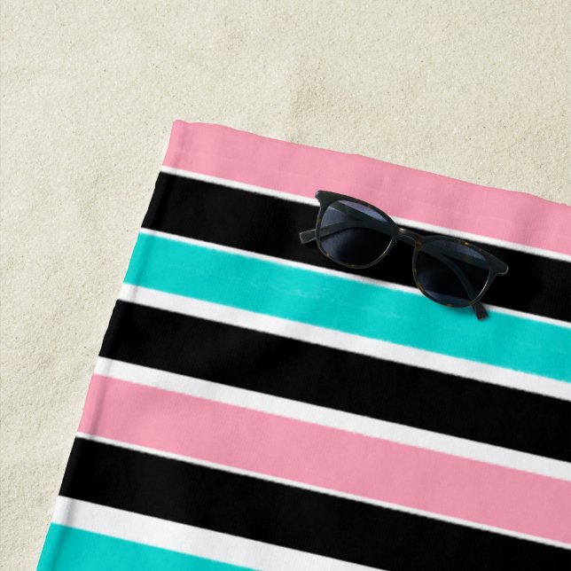 Serviette De Plage Rayures en noir, rose et bleu (En situation)