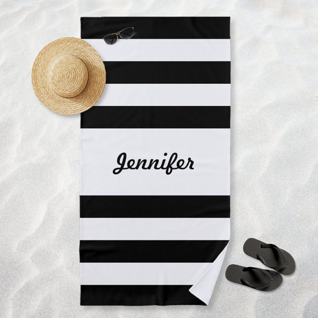 Serviette De Plage Rayures noires et blanches chic personnalisées (Chic Black and White Stripes Personalized Beach Towel)