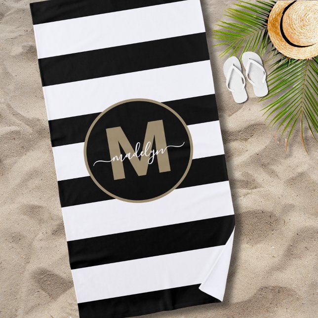 Serviette De Plage Rayures noires et blanches Élégant monogramme nom  (Black White Stripes Elegant Gold Name Monogram Beach Towel )