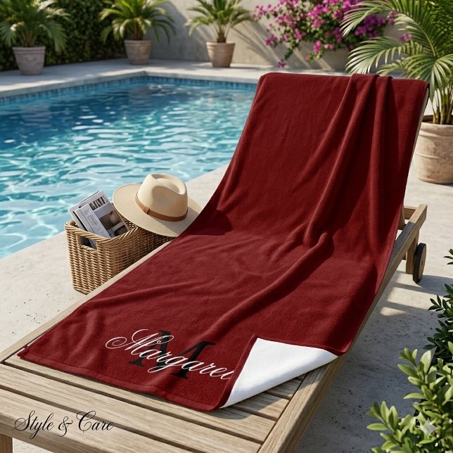 Serviette de plage rouge profond personnalisée ave (Custom Deep Red Beach Towel with Name and Initial)