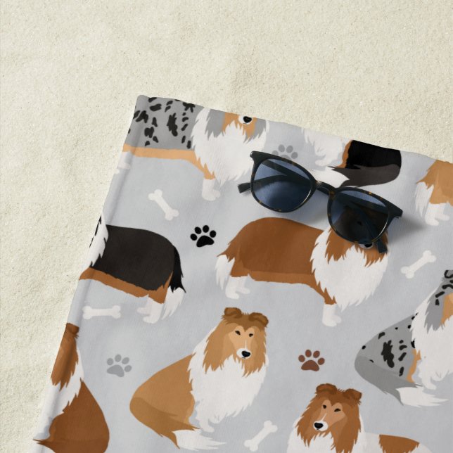 Serviette de plage Rough Collie Paws et Bones Beac (En situation)
