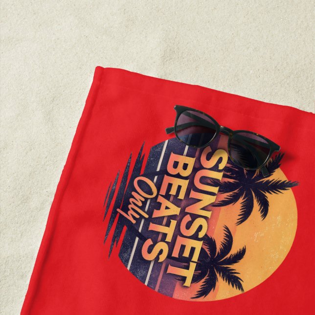 Serviette De Plage Rythmes Rétro Coucher de Soleil Uniquement Palmier (En situation)