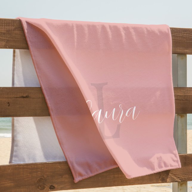 Serviette De Plage Script de nom de monogramme rose vif personnalisé (Créateur téléchargé)