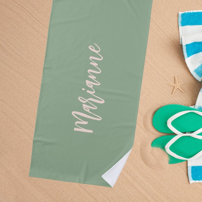 Serviette De Plage Script de nom personnalisé de la pêche verte Sage (Créateur téléchargé)