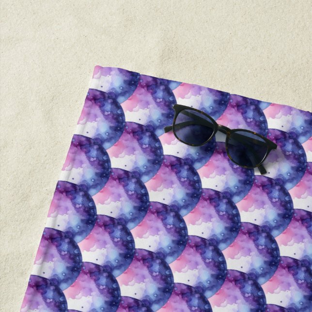 Serviette De Plage Shades of Purple Bubbles (En situation)
