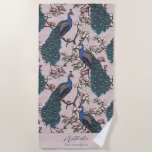 Serviette De Plage Style Peacock et Flower Bridesmaid Blush rose<br><div class="desc">Cette élégante serviette de plage rose pâle Peacock and Flower Bridesmaid présente des paons bleus et turquoises perchés sur des branches d'arbres de Magnolia en pleine floraison, dessinés à la main à l'encre noire. Personnalisez avec le nom et l'en-tête (tout le texte est modifiable) en cliquant sur "Personnalisez ce modèle"...</div>