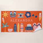 Serviette De Plage Thème de voyage estival Mignon Orange Personnalisé<br><div class="desc">Cette serviette de plage présente un fond orange vif bourré d'icônes colorées de l'été — tongs, planches de surf, appareil photo, fleur d'hibiscus, cônes de glace, palmier, sac fourre-tout et bagages — avec un nom personnalisé au centre. Parfait pour les enfants qui vont à la plage, à la piscine ou...</div>