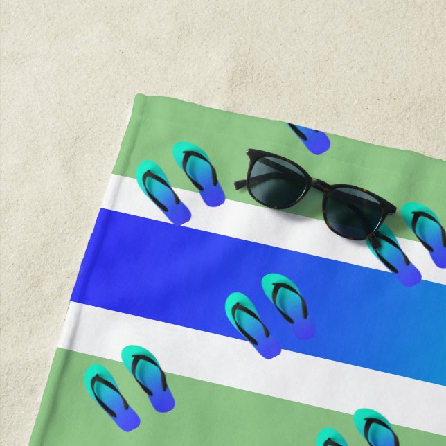 Serviette De Plage Tongs bleus + Océan à rayures aqua (En situation)