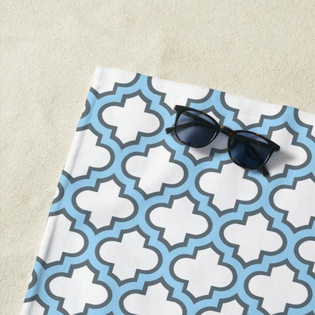 Serviette De Plage Trellis bleu blanc et bébé, treillis, Quatrefoil (En situation)