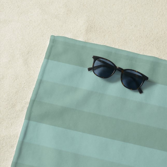 Serviette De Plage Trois nuances de rayures vertes (En situation)