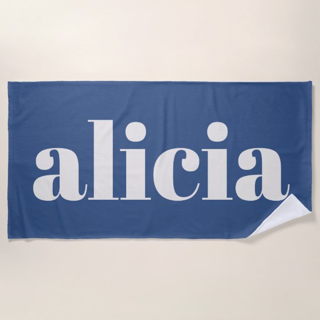 Serviette De Plage Typographie Moderne Nom Personnalisé Bleu Été (Devant)
