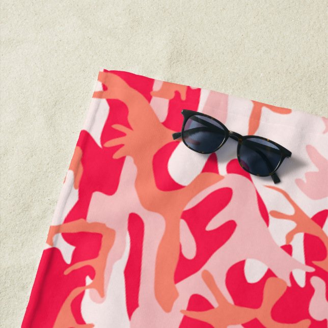 Serviette De Plage Un Motif de camouflage rose génial (En situation)