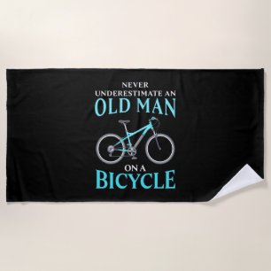 Serviette De Plage Un Vieux Homme À Vélo