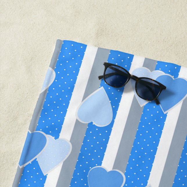 Serviette De Plage Valentine's Day hearts on striped background  (En situation)
