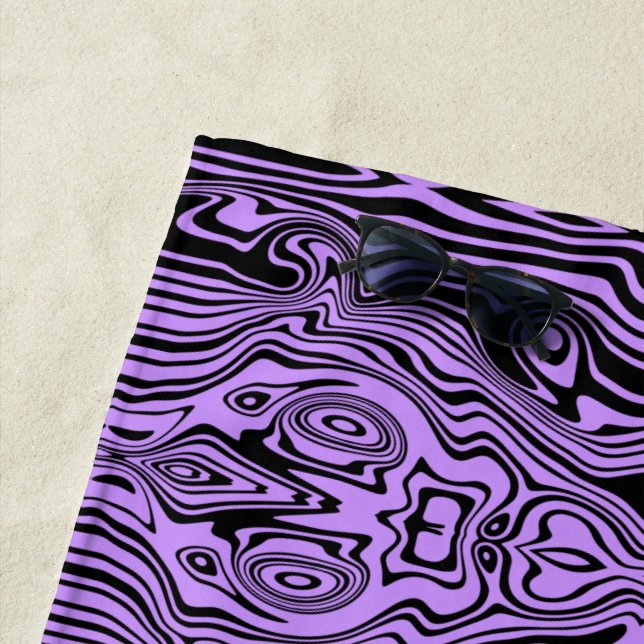 Serviette de plage violet noir Wavy Stripe (En situation)
