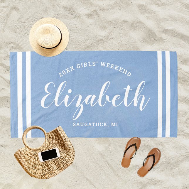 Serviette De Plage Week-end de filles bleu poussiéreux Monogramme Nom (Créateur téléchargé)