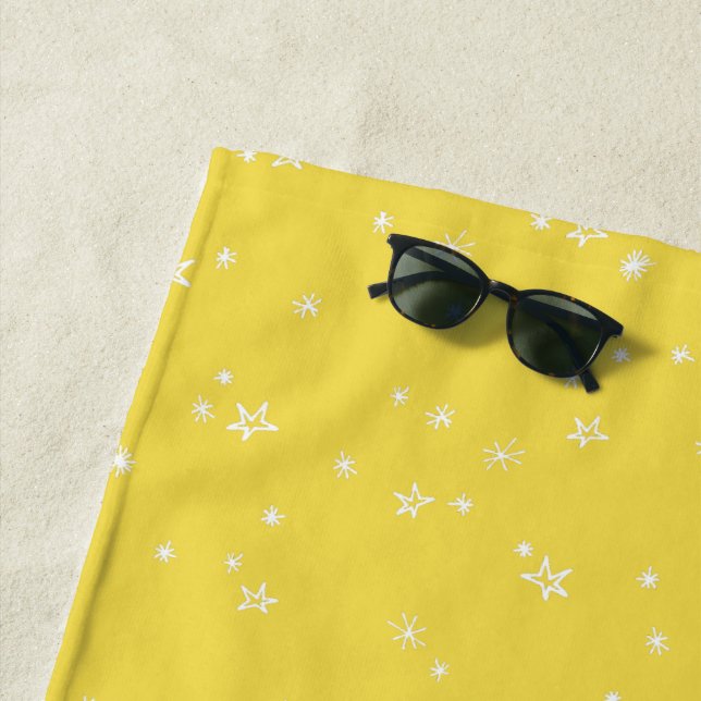 Serviette De Plage Yellow Gold et White Twinkle Little Stars (En situation)