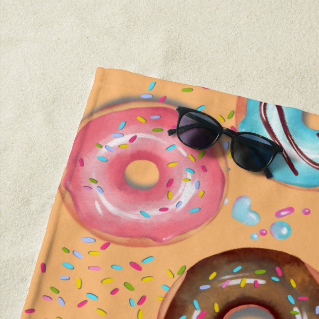 Serviette de plage Yummy Donuts. (En situation)