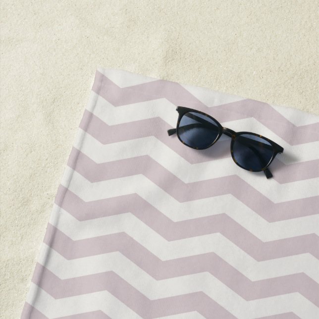 Serviette De Plage Zig zag géométrique rayé violet pastel (En situation)