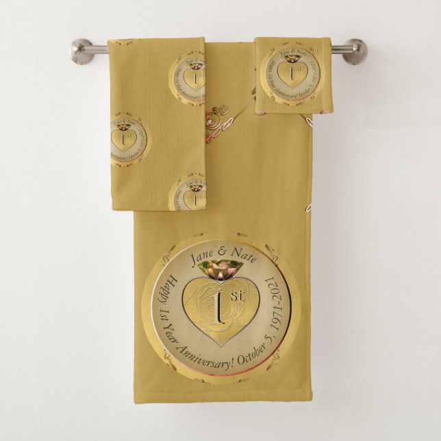 Serviette dorée ocre pour les 1ers ou 50èmes noces (En situation)