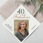 Serviette En Papier 40 et fabuleux élégant script photo 40e anniversai<br><div class="desc">40 et fabuleux élégant script photo 40th Birthday Napkins. Le dicton 40 et fabuleux est en écriture moderne sur un arrière - plan blanc. Faites votre propre serviette de papier pour la fête de 40 ans pour elle. Customisez avec le nom et le numéro d'âge et insérez votre photo dans...</div>