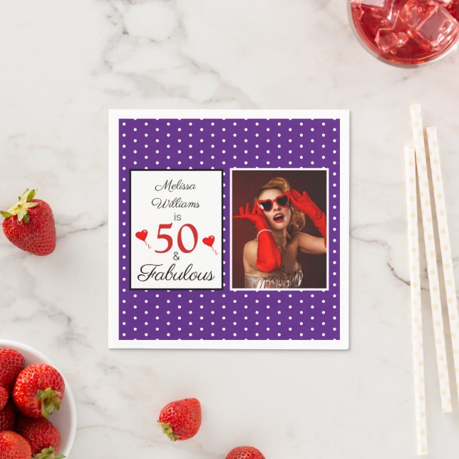 Serviette En Papier 50 & Fabuleux Nom Photo Rouge 50e Anniversaire Vio (En situation)