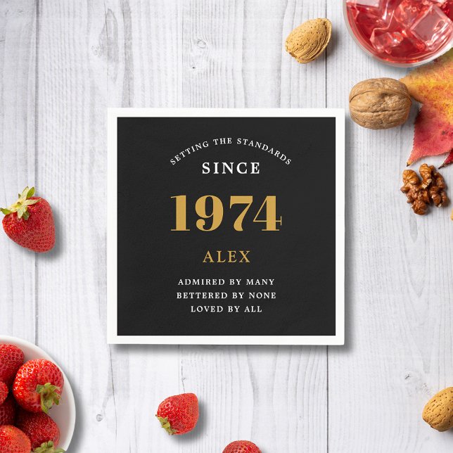 Serviette En Papier 50e anniversaire Nom 1974 Black Gold Elegant Chic (Premium 50th Birthday Black and Gold Personalized Paper Napkins - Celebration Elegance)
