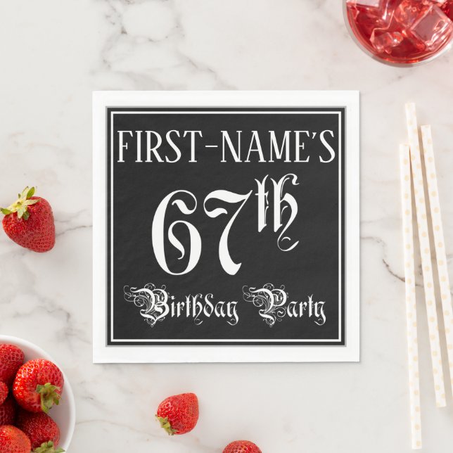 Serviette En Papier 67e Birthday Party — Fancy Script + Custom Nom (En situation)