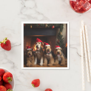 Serviette En Papier Airedale près de la cheminée Noël