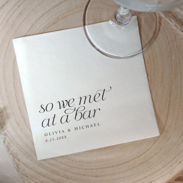 Serviette En Papier Alors nous nous sommes rencontrés dans un bar Mari (So we met at a bar personalized cocktail napkins for weddings and rehearsal dinners. Elegant fun)