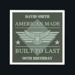 Serviette En Papier American Made 90th Birthday<br><div class="desc">Un design unique pour 90ème anniversaire pour hommes et femmes dans l'armée,  républicains,  ou tout patriotique américain. Cette conception a un aigle,  des étoiles,  des rayures dans différentes nuances de vert militaire. Personnalisez-le en customisant le nom de la personne qui fête l'anniversaire !</div>