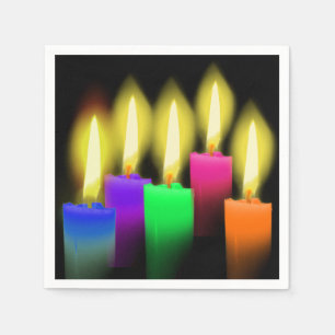 Serviette En Papier Arc-en-ciel bougies d'anniversaire sur noir