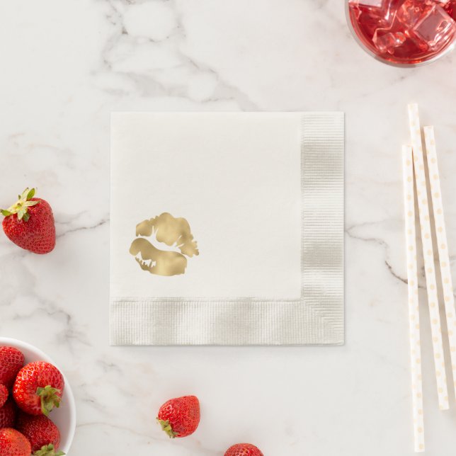 Serviette En Papier Baiser de rouge à lèvres en feuille d'or faux (En situation)