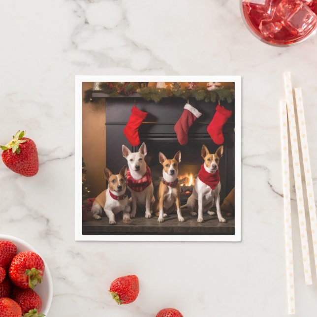 Serviette En Papier Basenji au coin du feu de Noël (En situation)
