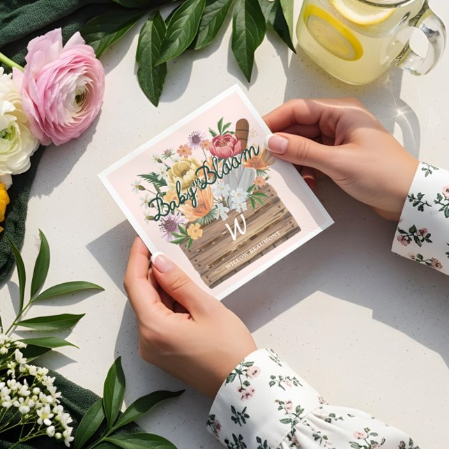 Serviette En Papier Bébé en Fleur Cute Floral Baby shower en bois (Baby in Bloom Cute Floral Wooden Crate Baby Shower Napkins)