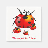 bestiole de femme avec des coccinelles