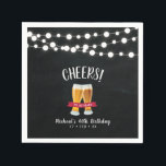 Serviette En Papier Bières | Rustic Adult 40th Birthday Party<br><div class="desc">Cette serviette en papier personnalisée ajoutera des détails élégants à votre journée spéciale. Ce design comprend des lampes à cordes, des graphismes en verre de bière avec un arrière - plan de tableau noir. Vous pouvez customiser tout le texte pour convenir à votre événement. Des invitations et des fournitures de...</div>