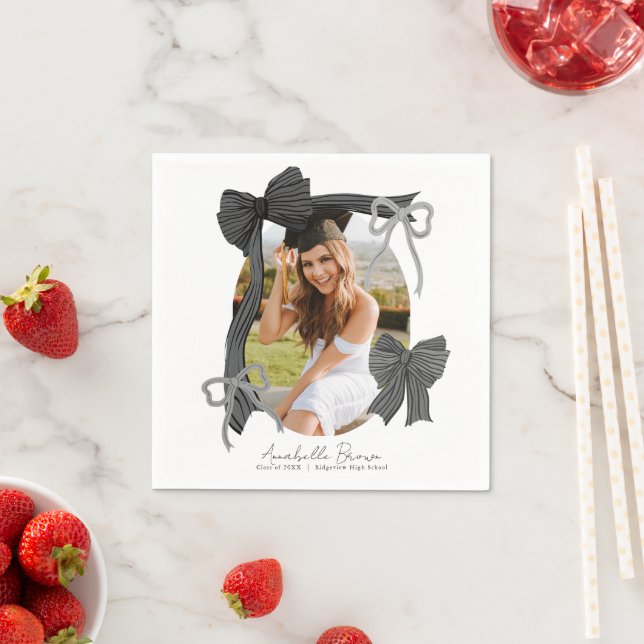 Serviette En Papier Black Bows Photo Graduation (En situation)
