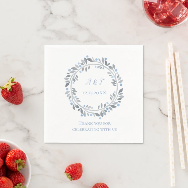 Serviette En Papier Bleu Gris Blanc Monogramme Floral Mariage  (En situation)