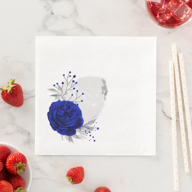 Serviette En Papier bleu royal fleurs & argent feuilles blanc (En situation)