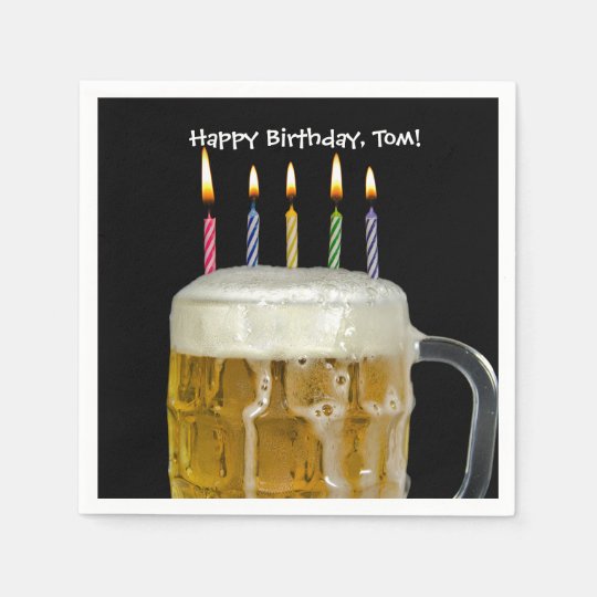 Serviette En Papier Bougies D Anniversaire Dans La Tasse De Biere Zazzle Fr