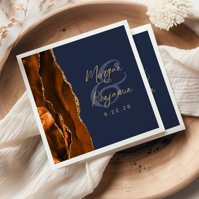 Serviette En Papier Brûlé Orange Agate Gold Script Mariage bleu marine (Créateur téléchargé)