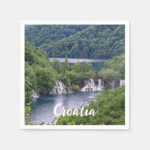 Serviette En Papier Cascade cascade avec forêt verte en Croatie