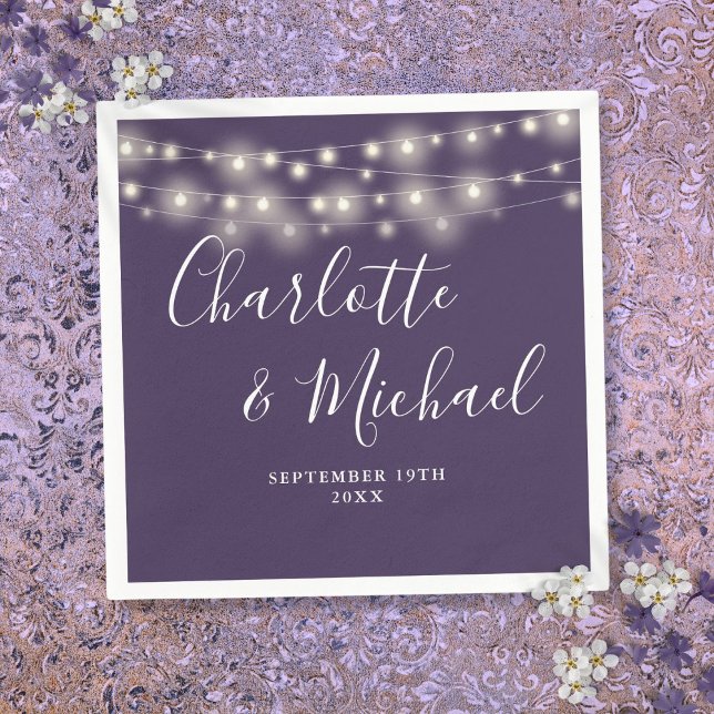 Serviette En Papier Chaîne Lights Signature Script Mariage violet (String Lights Signature Script Purple Wedding Napkins)