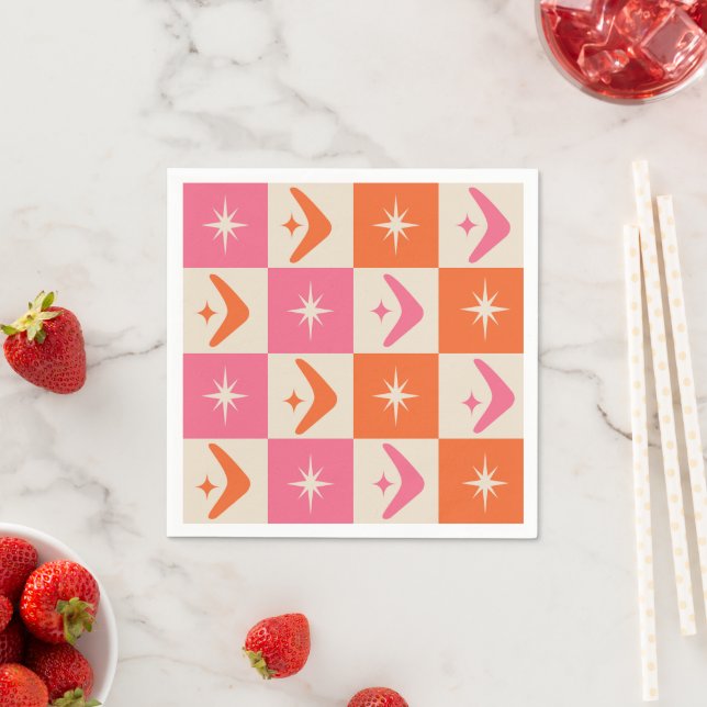 Serviette En Papier Checkered Mid Century Boomerangs pink and orange  (En situation)