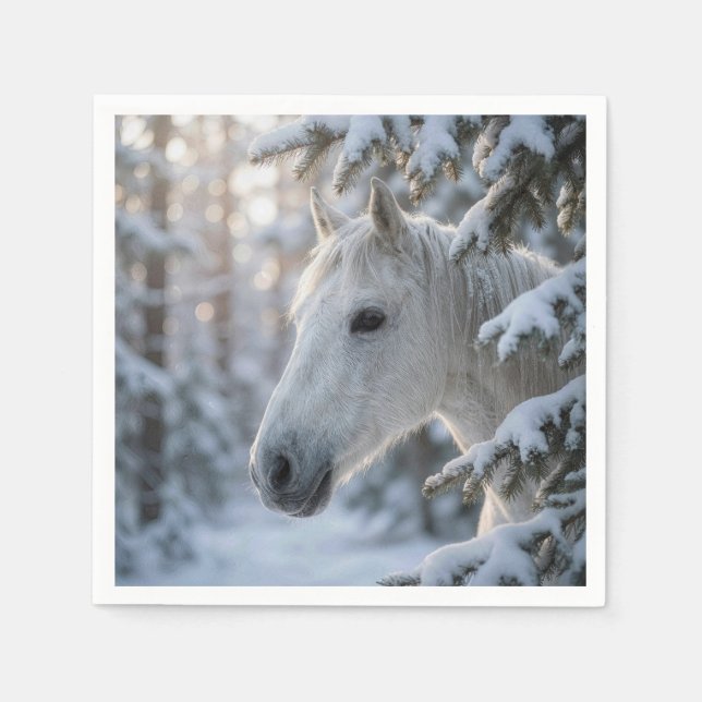 Serviette En Papier Cheval Blanc d'Hiver dans un Pin enneigé (Devant)