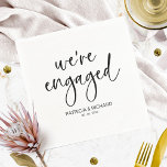 Serviette En Papier Chic Calligraphy Nous sommes engagés Engagement Pa<br><div class="desc">Une serviette élégante de soirée de fiançailles de calligraphie. Facile à personnaliser avec vos détails. PERSONNALISATION : Si vous avez besoin de personnalisation de la conception,  veuillez me contacter par conversation ; si vous avez besoin d'informations sur votre commande,  les options d'expédition,  etc,  veuillez contacter directement Zazzle support.</div>