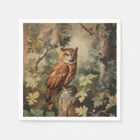 Chouette majestueuse dans une forêt